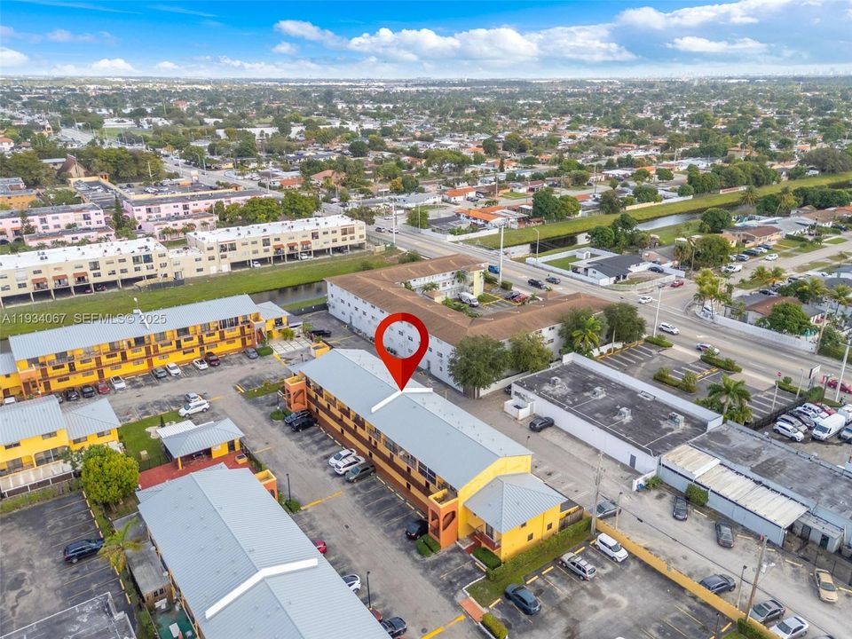 For Rent: $3,100 (4 beds, 2 baths, 1337 Square Feet)