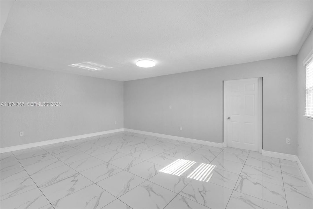 For Rent: $3,100 (4 beds, 2 baths, 1337 Square Feet)