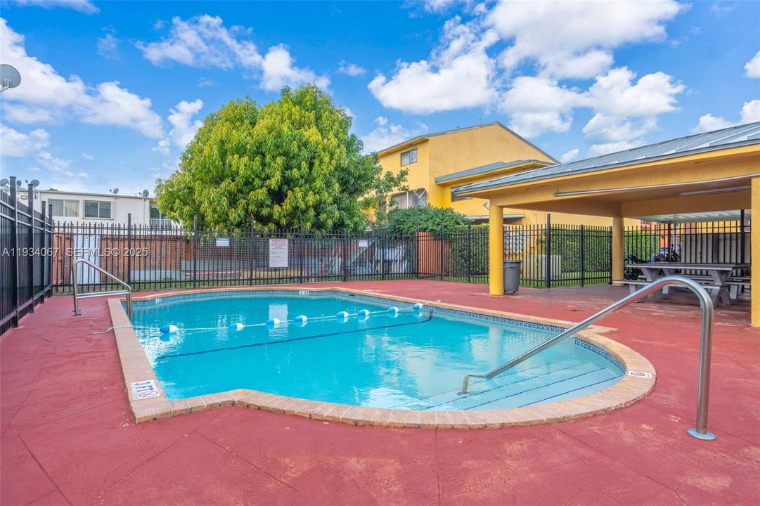 For Rent: $3,100 (4 beds, 2 baths, 1337 Square Feet)