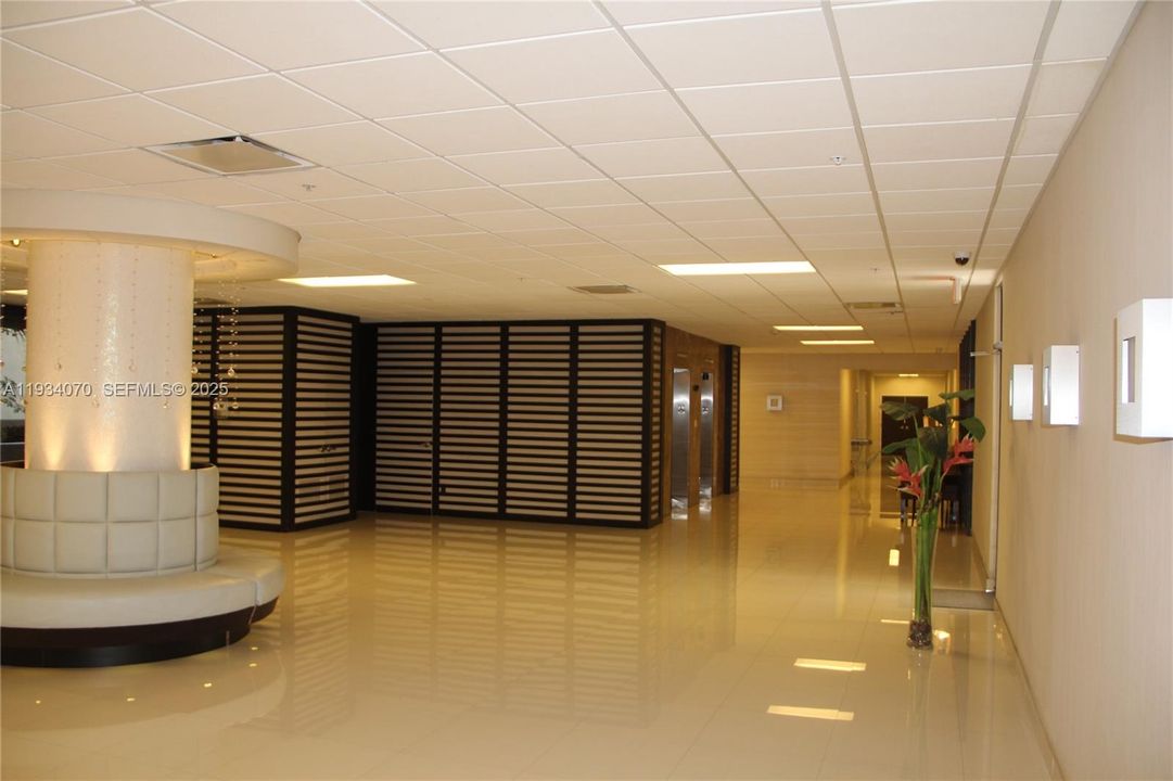 На продажу: $1,200,000 (2 спален, 2 ванн, 1108 Квадратных фут)