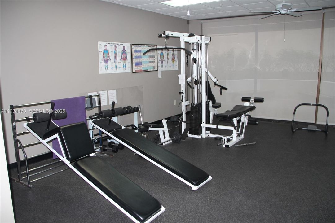 На продажу: $1,200,000 (2 спален, 2 ванн, 1108 Квадратных фут)