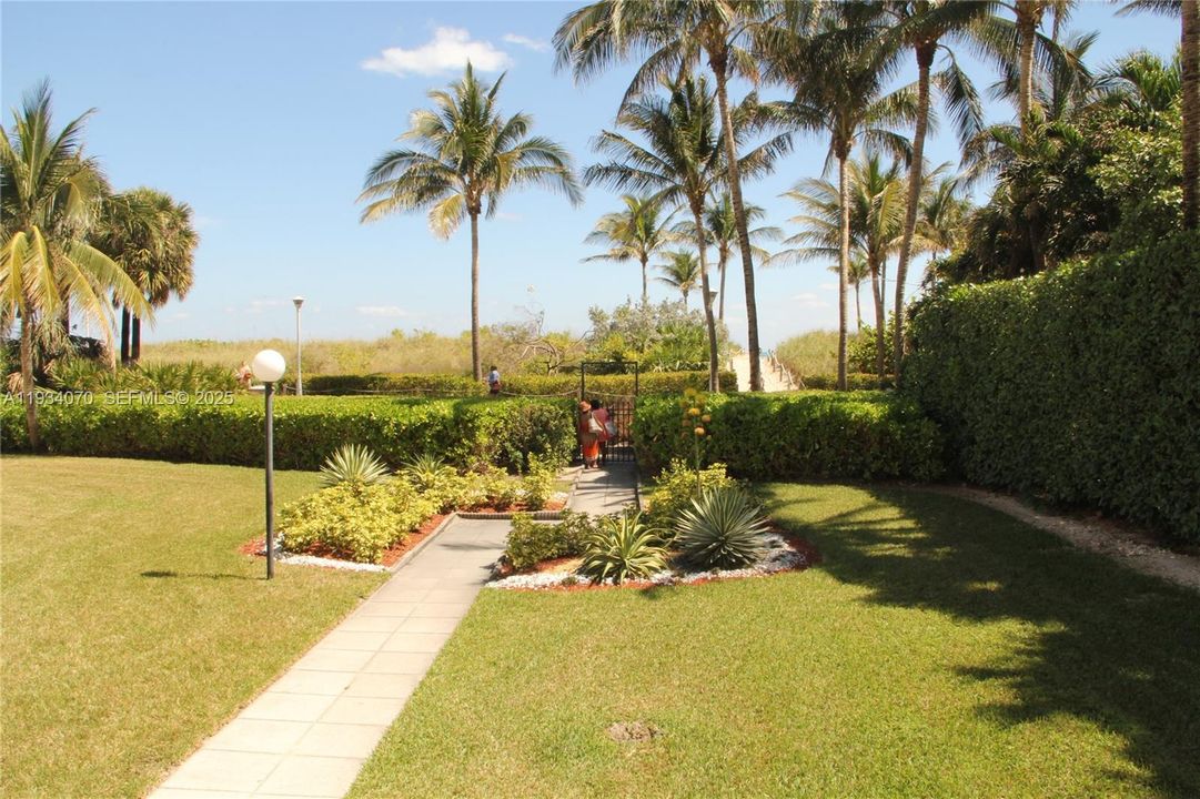 На продажу: $1,200,000 (2 спален, 2 ванн, 1108 Квадратных фут)