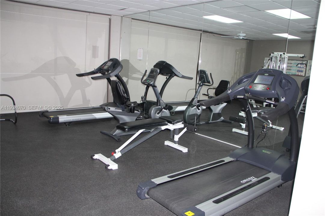 На продажу: $1,200,000 (2 спален, 2 ванн, 1108 Квадратных фут)