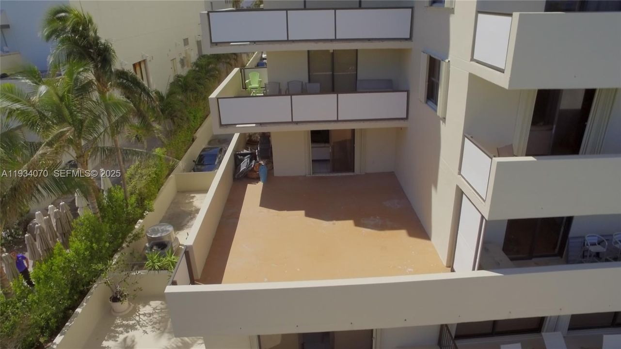 На продажу: $1,200,000 (2 спален, 2 ванн, 1108 Квадратных фут)