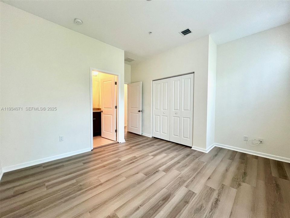 В аренду: $3,800 (3 спален, 3 ванн, 1700 Квадратных фут)