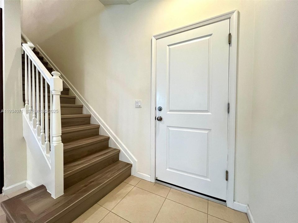 В аренду: $3,800 (3 спален, 3 ванн, 1700 Квадратных фут)