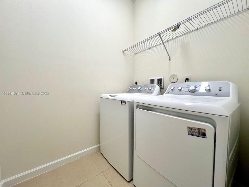 В аренду: $3,800 (3 спален, 3 ванн, 1700 Квадратных фут)