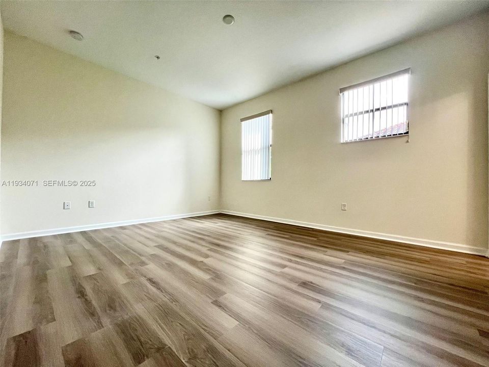 В аренду: $3,800 (3 спален, 3 ванн, 1700 Квадратных фут)