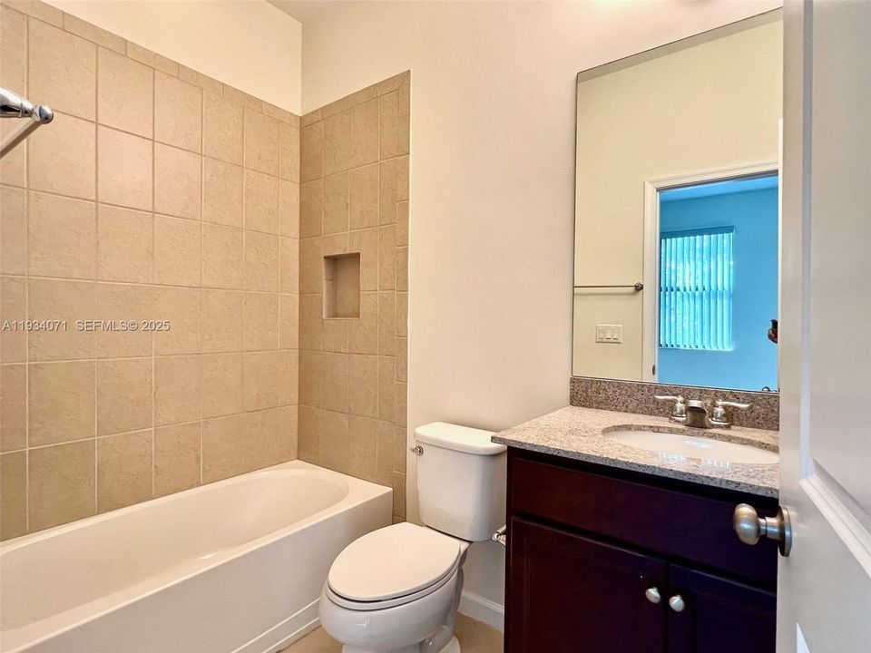 В аренду: $3,800 (3 спален, 3 ванн, 1700 Квадратных фут)