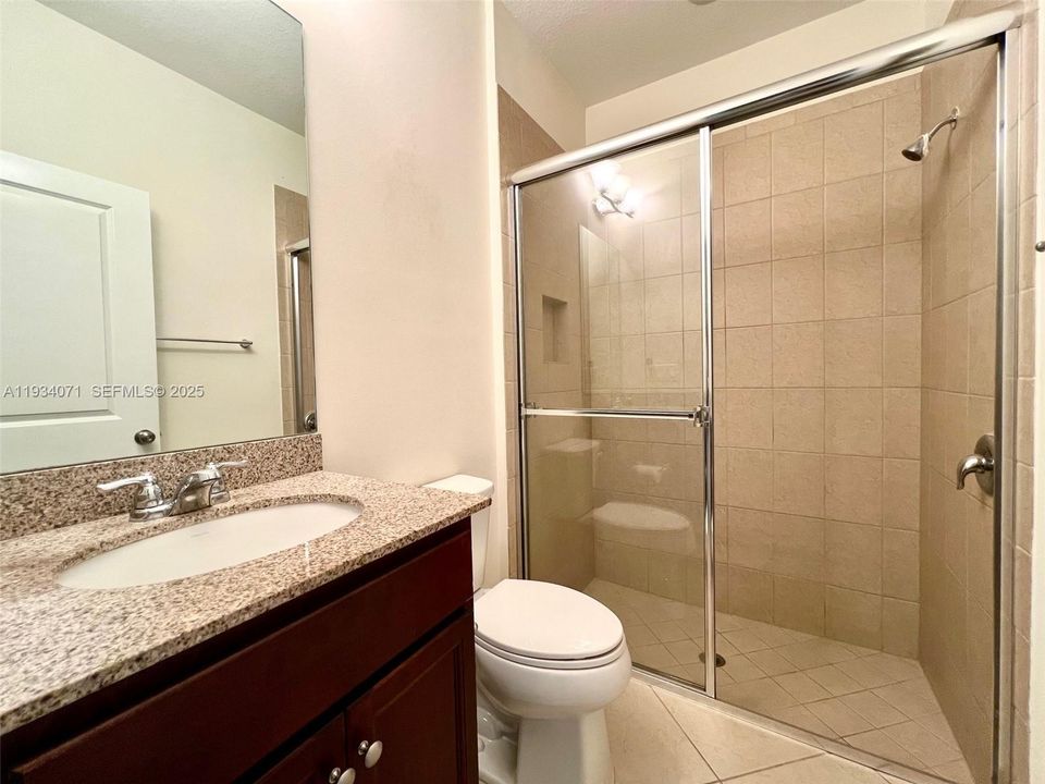 В аренду: $3,800 (3 спален, 3 ванн, 1700 Квадратных фут)