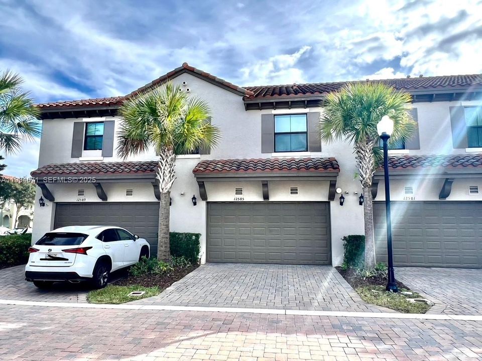 В аренду: $3,800 (3 спален, 3 ванн, 1700 Квадратных фут)