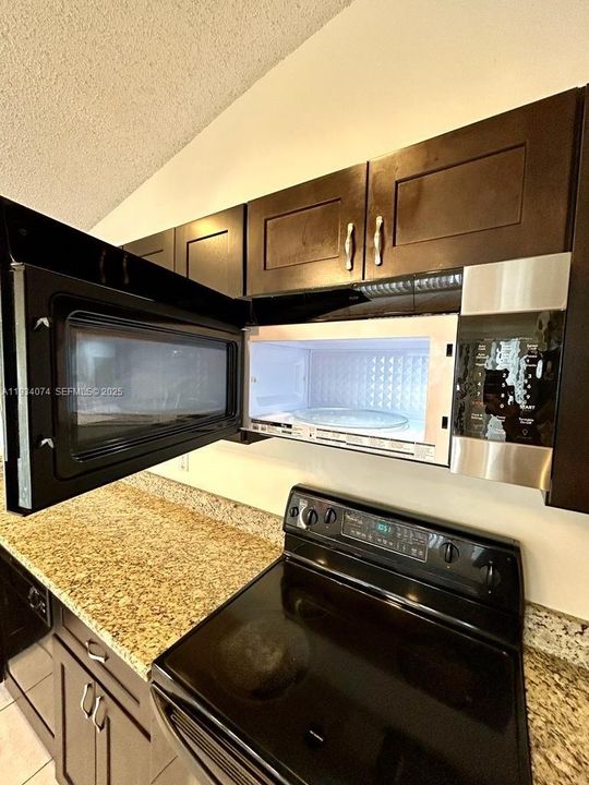 В аренду: $3,199 (3 спален, 2 ванн, 1401 Квадратных фут)