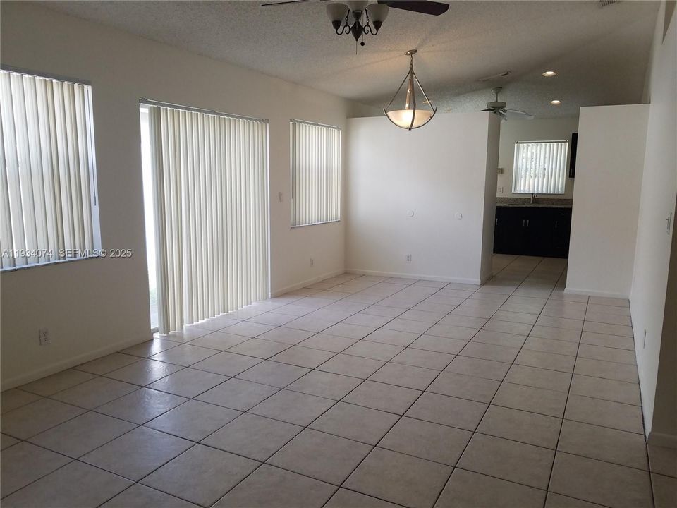 В аренду: $3,199 (3 спален, 2 ванн, 1401 Квадратных фут)