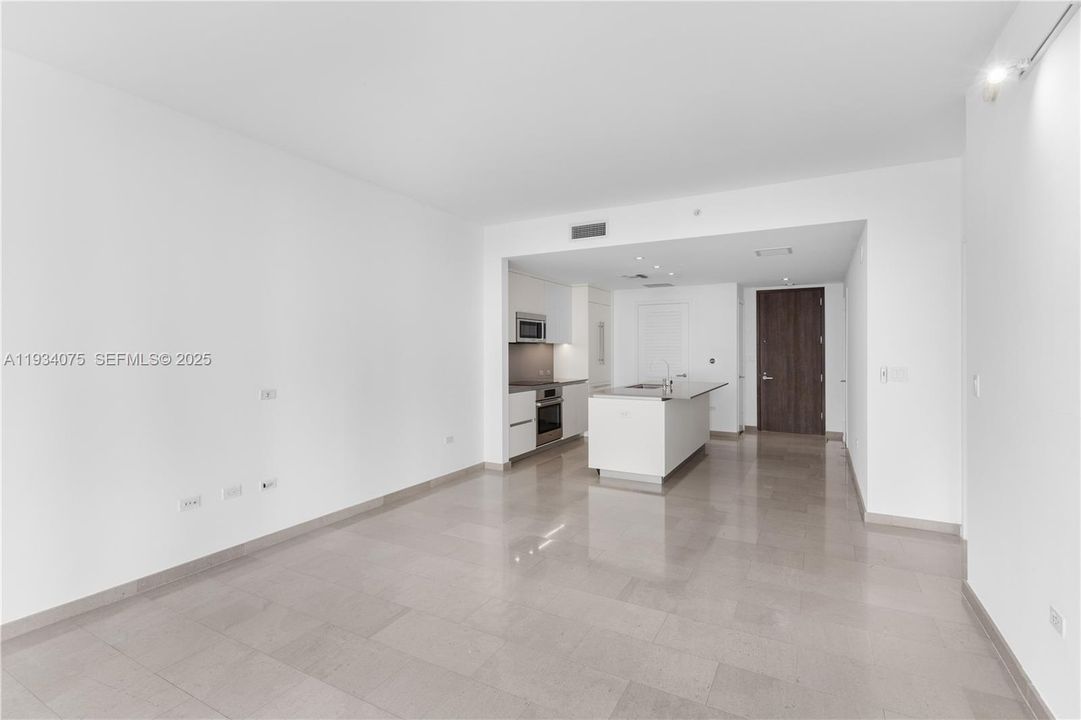 For Sale: $650,000 (1 beds, 1 baths, 810 Square Feet)