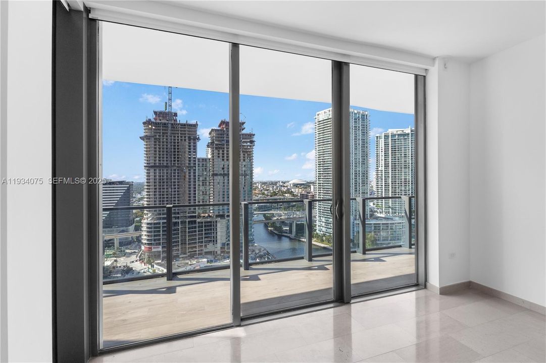 For Sale: $650,000 (1 beds, 1 baths, 810 Square Feet)