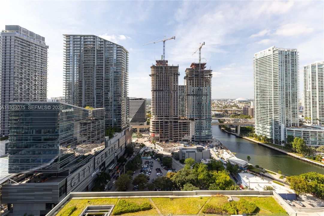 For Sale: $650,000 (1 beds, 1 baths, 810 Square Feet)