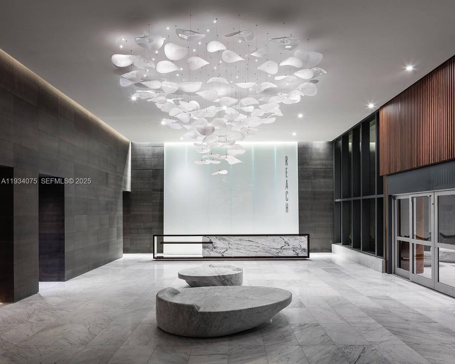 For Sale: $650,000 (1 beds, 1 baths, 810 Square Feet)