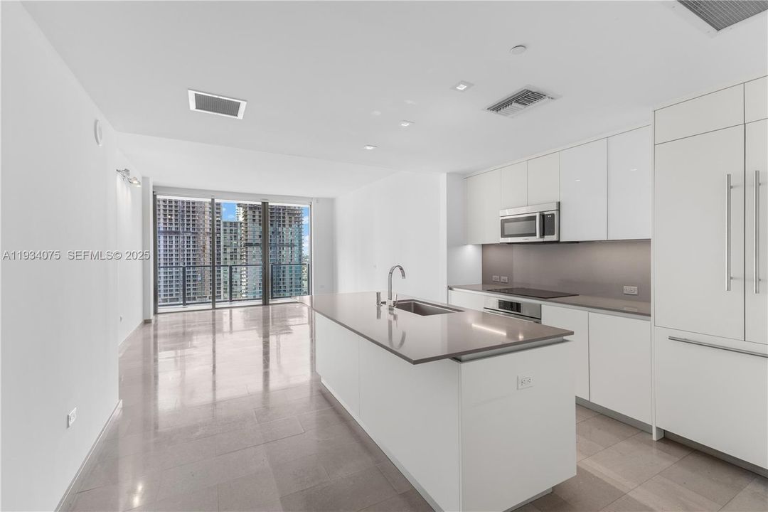 For Sale: $650,000 (1 beds, 1 baths, 810 Square Feet)