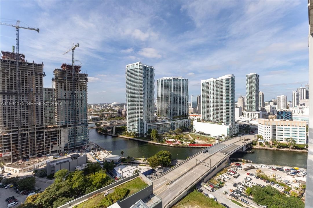 For Sale: $650,000 (1 beds, 1 baths, 810 Square Feet)