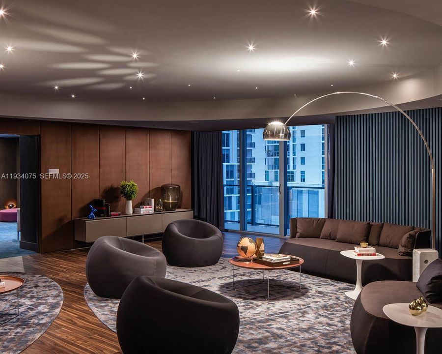 For Sale: $650,000 (1 beds, 1 baths, 810 Square Feet)