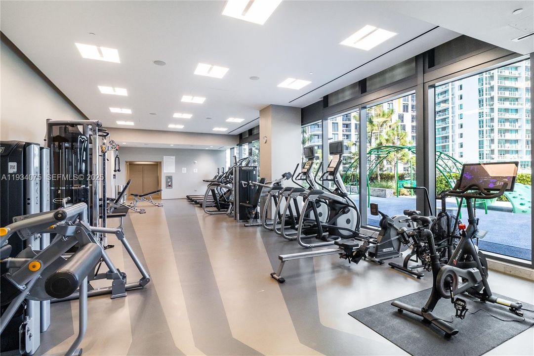 For Sale: $650,000 (1 beds, 1 baths, 810 Square Feet)