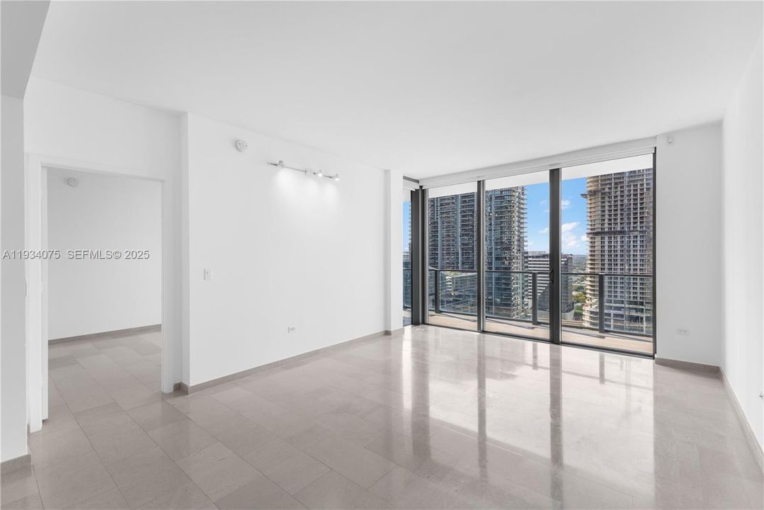 For Sale: $650,000 (1 beds, 1 baths, 810 Square Feet)