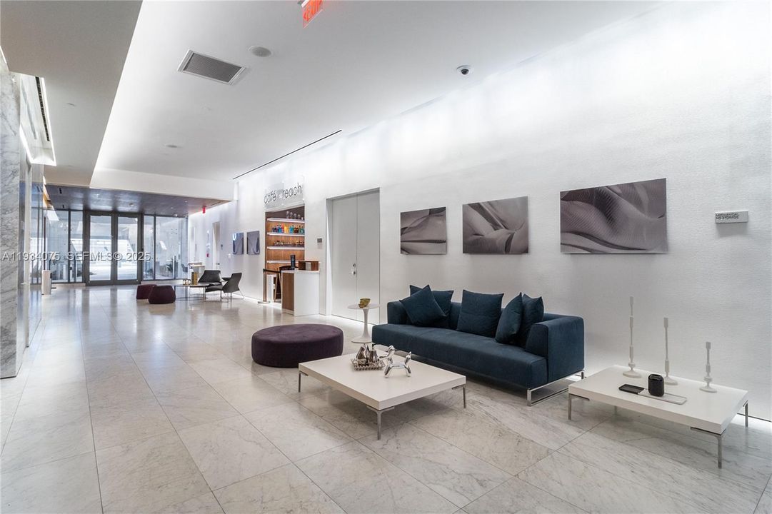 For Sale: $650,000 (1 beds, 1 baths, 810 Square Feet)