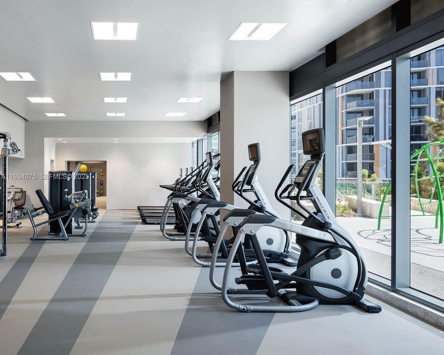 For Sale: $650,000 (1 beds, 1 baths, 810 Square Feet)