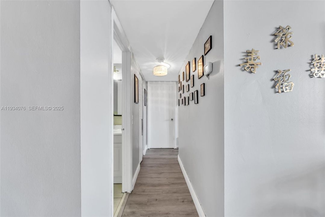 待售: $198,000 (2 贝兹, 2 浴室, 1112 平方英尺)