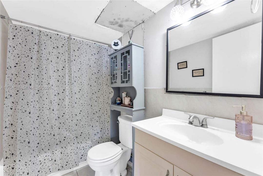 待售: $198,000 (2 贝兹, 2 浴室, 1112 平方英尺)