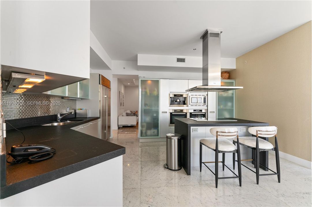 На продажу: $2,990,000 (3 спален, 3 ванн, 3016 Квадратных фут)