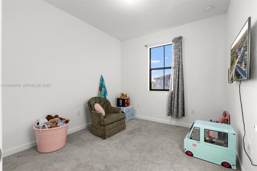 For Sale: $360,000 (3 beds, 2 baths, 1483 Square Feet)