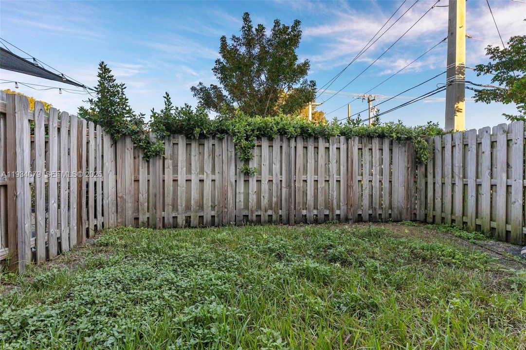 For Sale: $360,000 (3 beds, 2 baths, 1483 Square Feet)