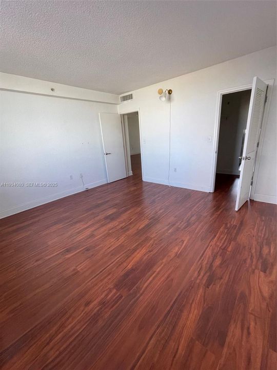 En Venta: $289,000 (1 camas, 1 baños, 905 Pies cuadrados)