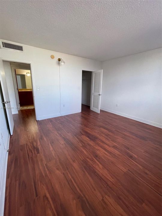 En Venta: $289,000 (1 camas, 1 baños, 905 Pies cuadrados)