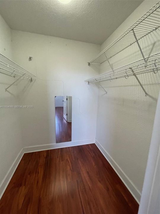 En Venta: $289,000 (1 camas, 1 baños, 905 Pies cuadrados)