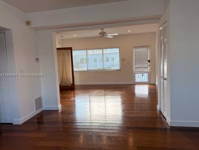 For Rent: $1,850 (1 beds, 1 baths, 745 Square Feet)
