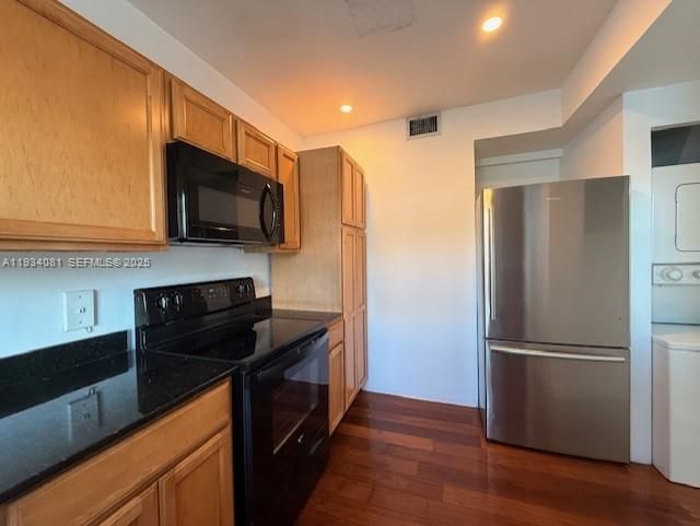For Rent: $1,850 (1 beds, 1 baths, 745 Square Feet)