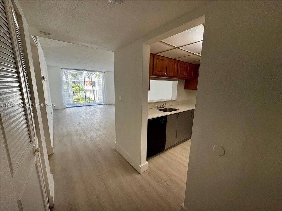 For Rent: $2,000 (2 beds, 2 baths, 1175 Square Feet)