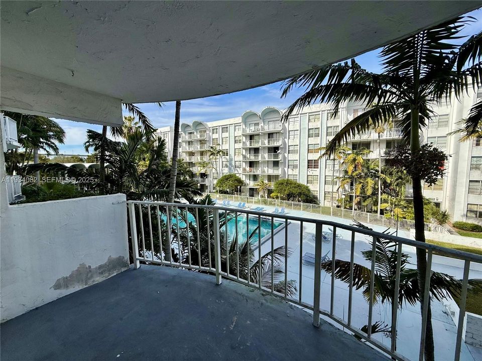 For Rent: $2,000 (2 beds, 2 baths, 1175 Square Feet)