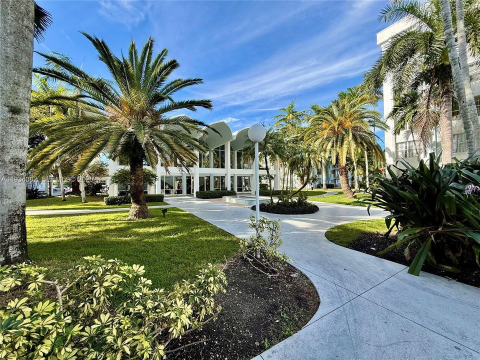 For Rent: $2,000 (2 beds, 2 baths, 1175 Square Feet)