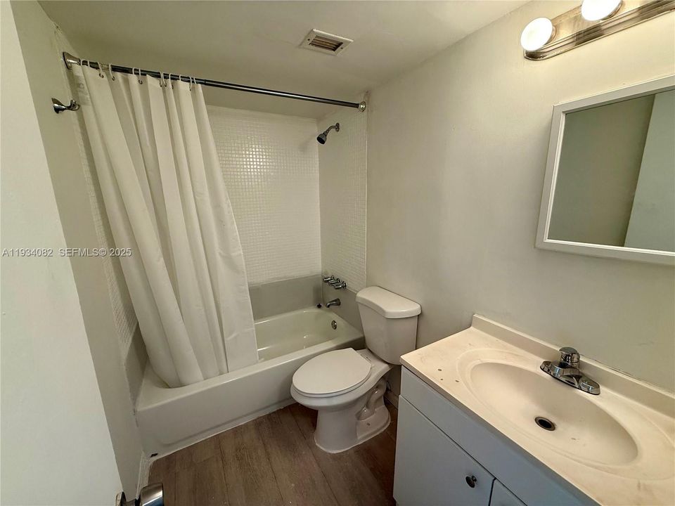 For Rent: $2,000 (2 beds, 2 baths, 1175 Square Feet)