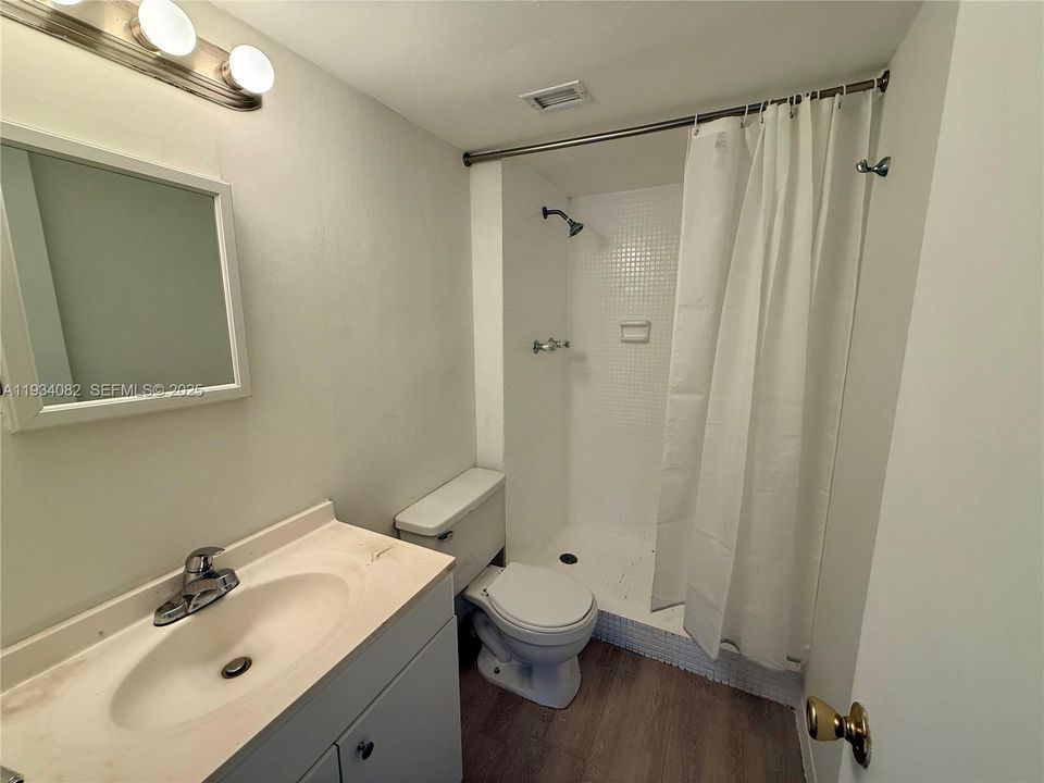 For Rent: $2,000 (2 beds, 2 baths, 1175 Square Feet)