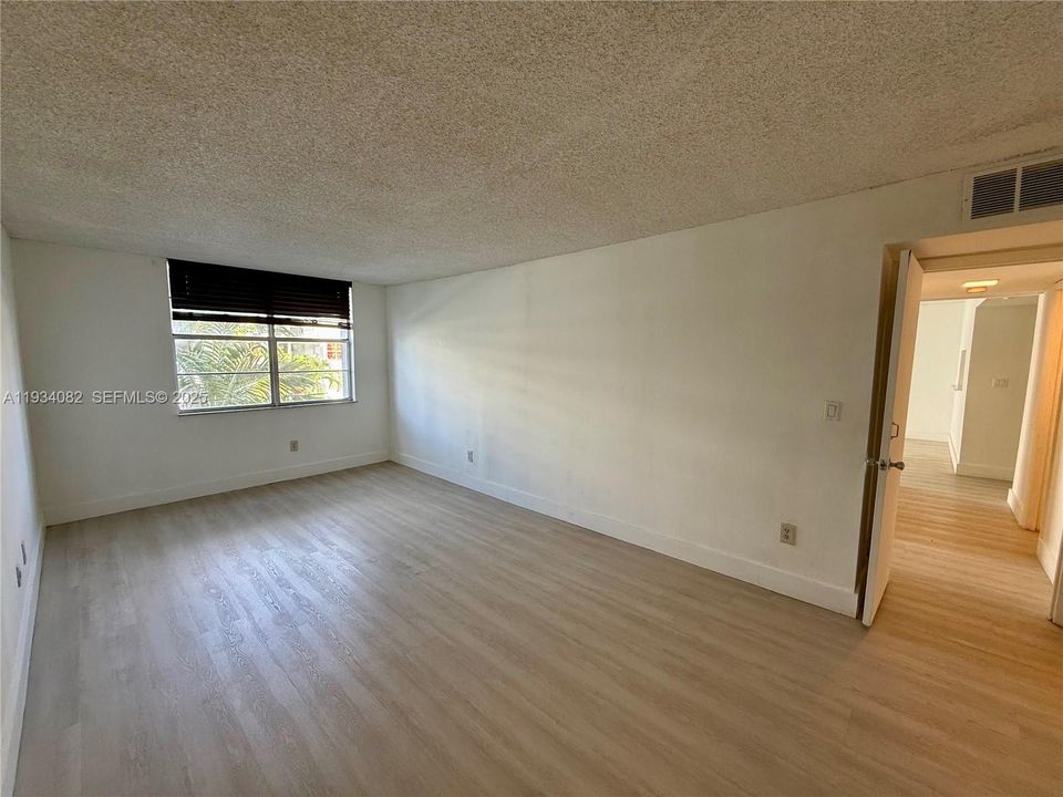 For Rent: $2,000 (2 beds, 2 baths, 1175 Square Feet)