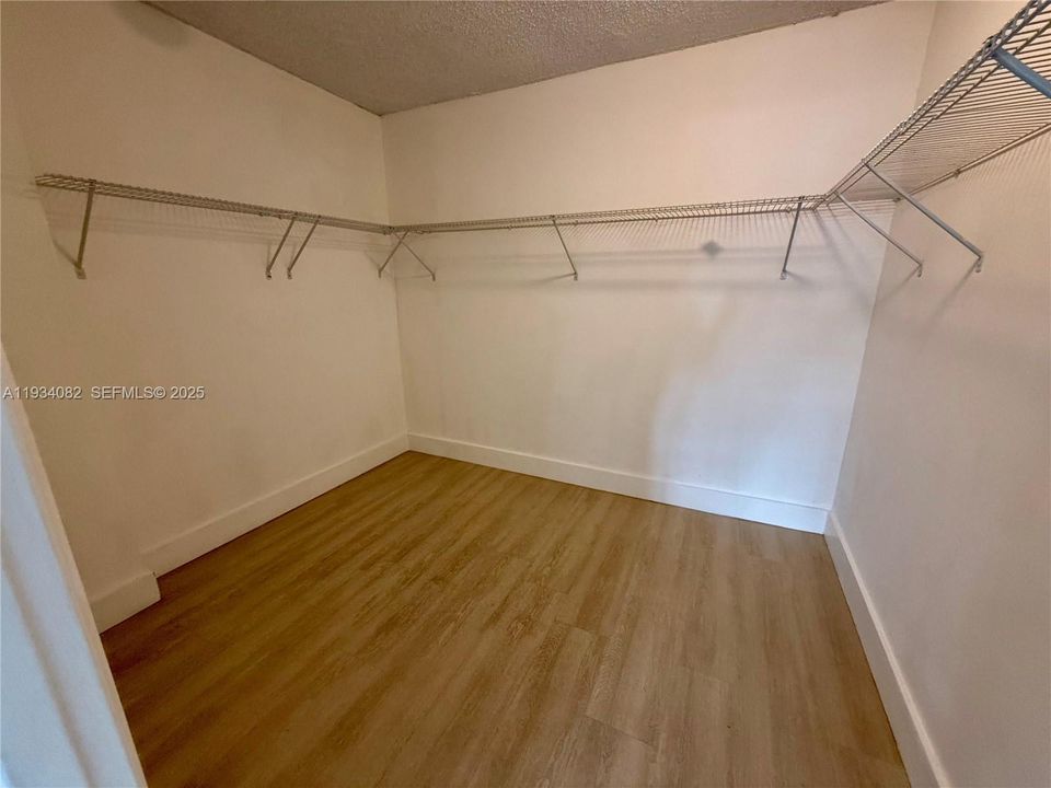 For Rent: $2,000 (2 beds, 2 baths, 1175 Square Feet)