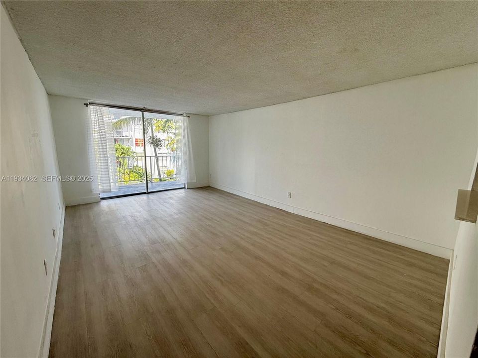 For Rent: $2,000 (2 beds, 2 baths, 1175 Square Feet)