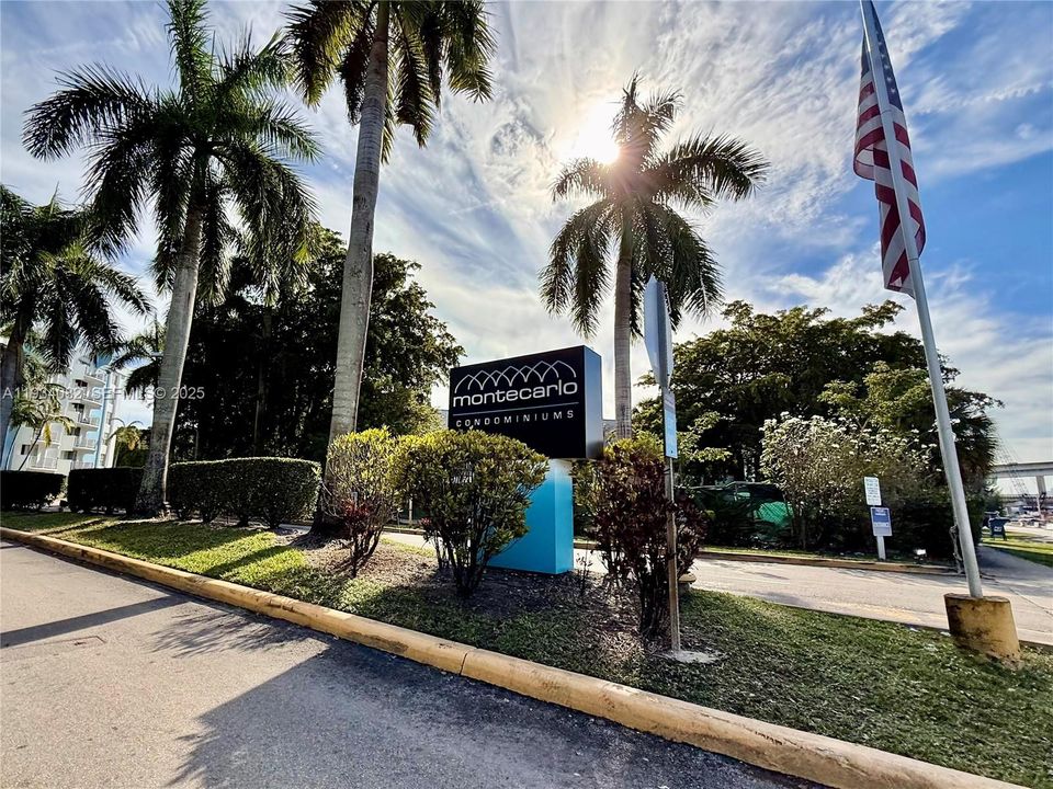 For Rent: $2,000 (2 beds, 2 baths, 1175 Square Feet)