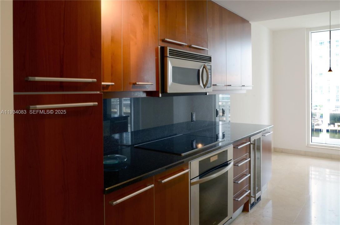 For Sale: $1,330,000 (2 beds, 2 baths, 1505 Square Feet)