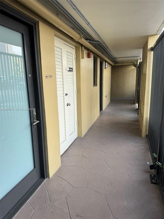 For Rent: $1,900 (1 beds, 1 baths, 876 Square Feet)