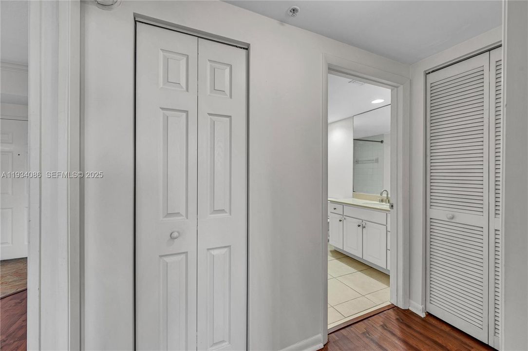 For Rent: $3,450 (2 beds, 2 baths, 1107 Square Feet)